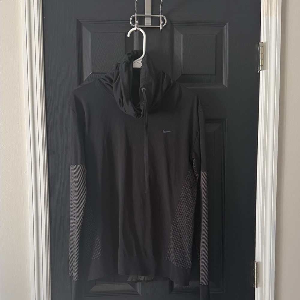 Nike Men's Black and Gray Lightweight Jacket